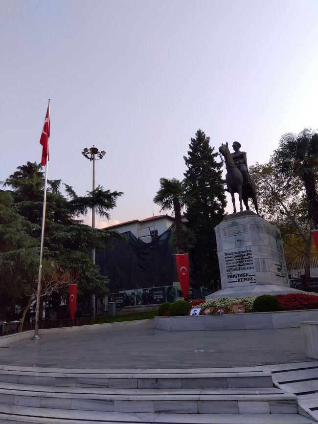 ブルサのアタチュルク像です。