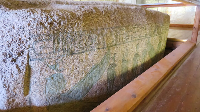 石棺にも装飾が。