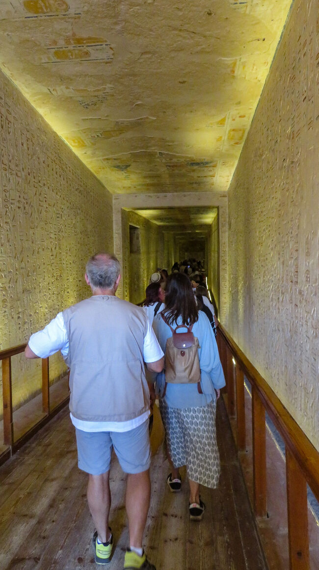 続いてラムセス４世の墓に入ります。