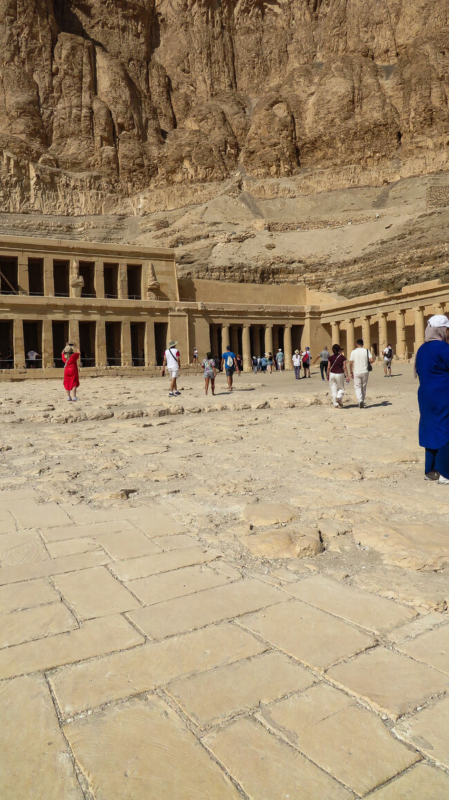 第２テラスの石畳。<br />後方の荒い部分がオリジナル。手前の部分は修復された部分だそう。