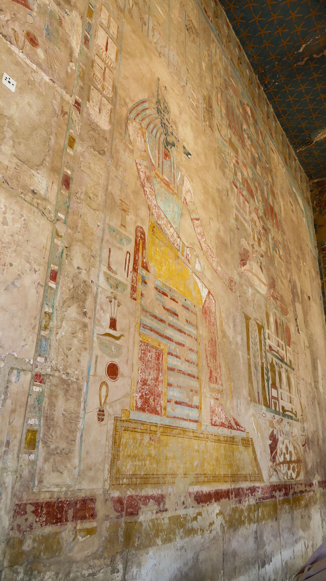 こちらはアヌビス神でしょうか。様々な神が崇拝されていた事がうかがえます。