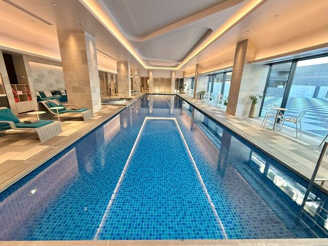 美しいプールで泳ぎました。<br />夫婦で貸し切りです(笑)