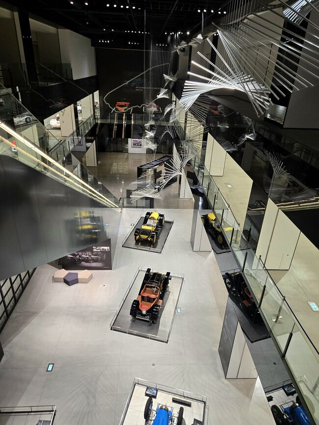 モータースポーツミュージアムがあり、<br />スタッフのホスピタリティーや温泉、<br />富士山の眺めも満喫できる<br />ユニークで斬新なホテル。