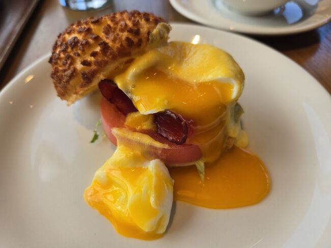 パイシューのエッグベネディクト。