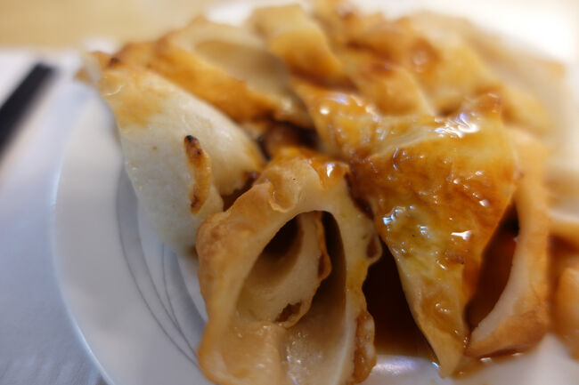 確かに竹輪っぽい。のを、斜め切りで甘だれですな。<br /><br />ん、我が国のんと違って薄くてフニャンな食感。基隆的アレンジでしょうか。