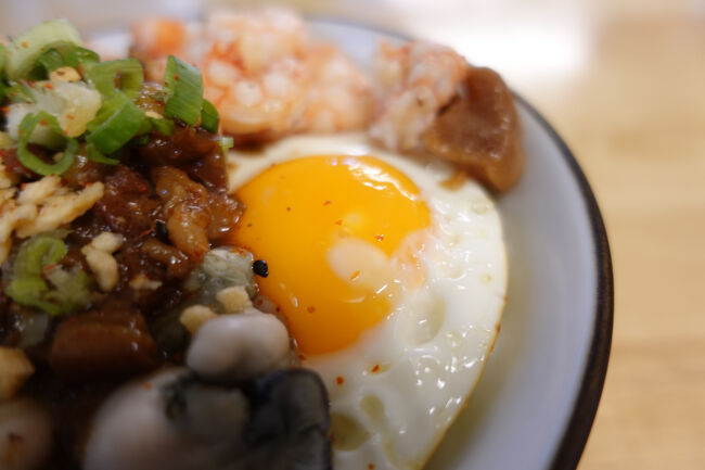 半熟目玉焼き…どうせなら玉子とじするともっと美味そうやけど。