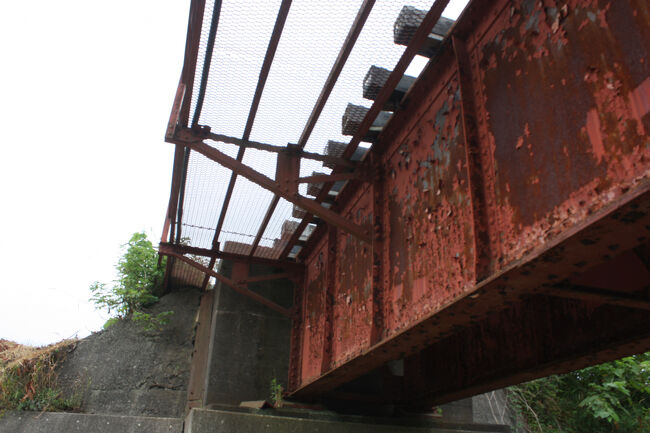 勇払郡むかわ町汐見。<br />橋梁をくぐり抜けました。<br />汐見方面を望みます。