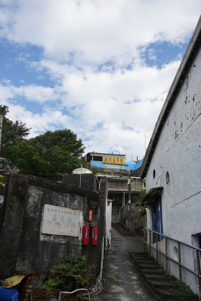 青空やけど、だいぶ白い雲が増えて。しばらく持ち堪えてくれると良いけれど…地質公園ならえぇ天気がえぇよね？