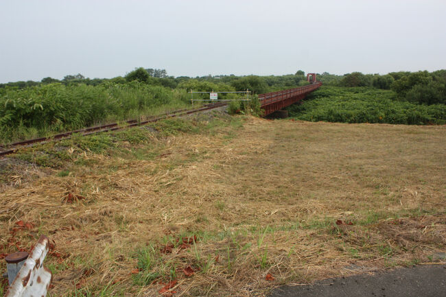 勇払郡むかわ町汐見。<br />土手上の道にやって来ました。<br />鵡川方面を望みます。