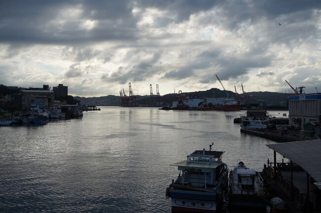 反対側は、えぇ感じにお天道様が低く。