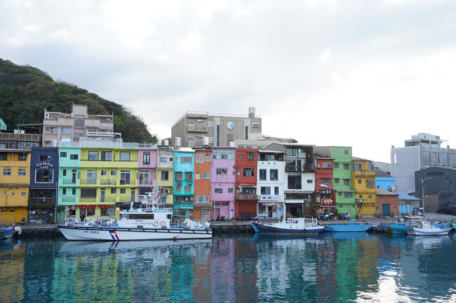 ホンマ、この一角だけカラフルやねんけど、どうしたんでしょょね？