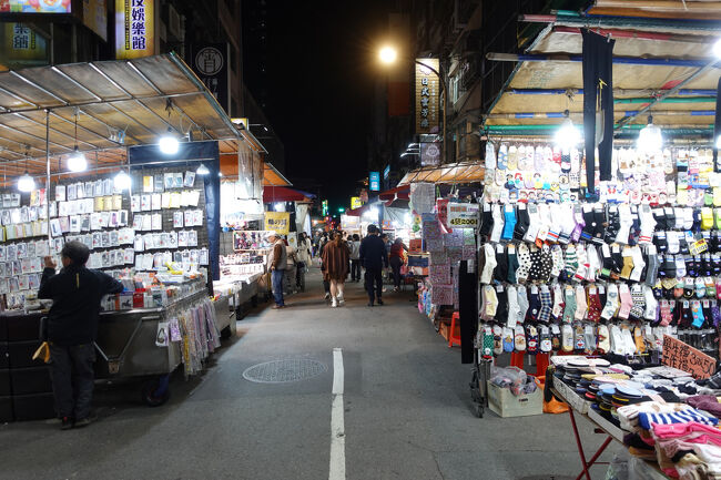 廟の前とは随分雰囲気も品揃えもちゃうけど。