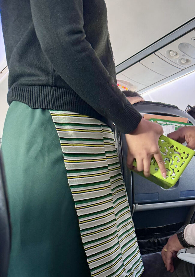 8:20 飴と耳栓用の綿(ほんとただの綿なので笑えます)を配ります