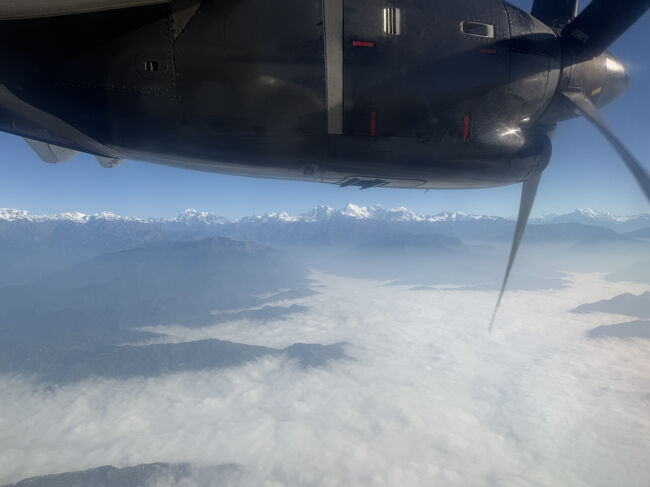 8:25 離陸したらすぐにマチャプチャレなど綺麗に見えます、ヒマラヤ山脈 見放題プラン、朝は雲海も見放題(笑)