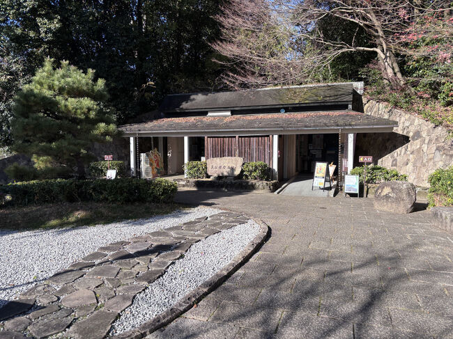 高松塚壁画館<br /><br />高松塚古墳のすぐ近くに、山をくり抜いて造られた資料館があります。<br /><br />観覧料300円