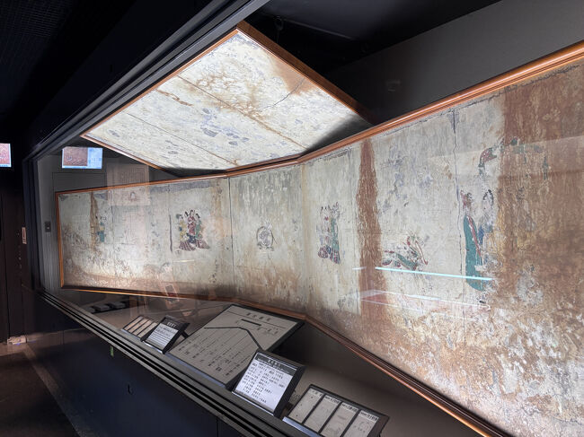 現状模写（発見当時の姿）と一部復元模写（修復した姿）があります。<br /><br />