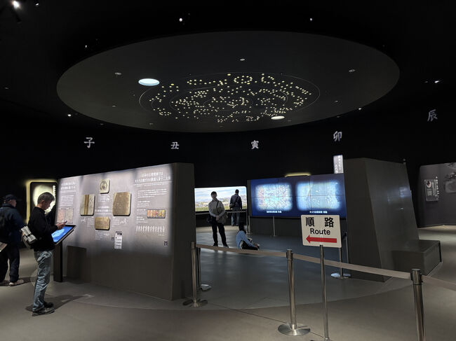 地下1階が資料館です。キトラ古墳について学びましょう。