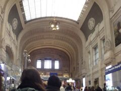 10:52
出発ホームに向かう