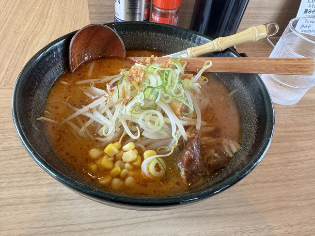 札幌味噌ラーメンが苦手な私が唯一美味しいと思い、リピートするのは<br />中富良野のマコト大作戦さん。<br />味噌ラーメンオンリーで3種類の味噌ラーメンを選べます。