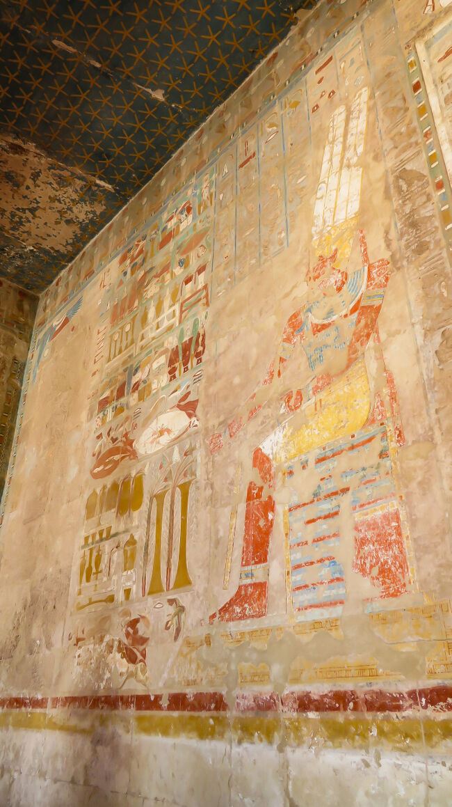アムン神の壁画でしょうか。色が綺麗に残っています。