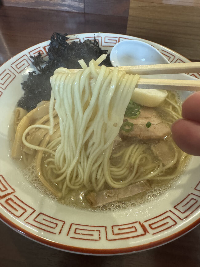 この日は白溜まり醤油<br />大好きな低加水パツパツ細麺です。<br />醤油は3種類、麺は２種類から選べます。