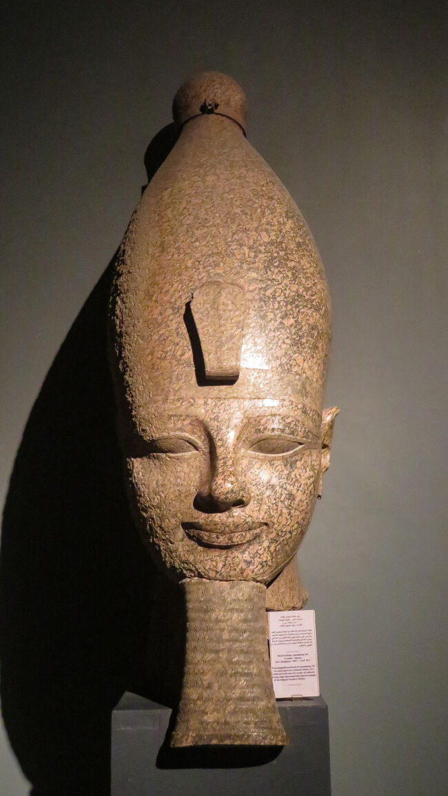 夕日を眺めた後、博物館に入館します。以降主な展示物をご紹介します。<br />アメンホテプ３世の頭像。<br />