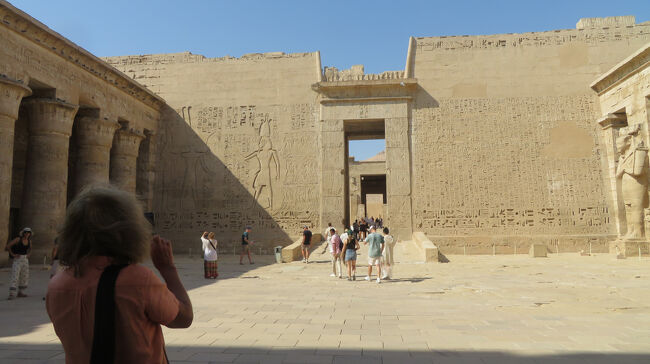 この先に第２塔門があります。