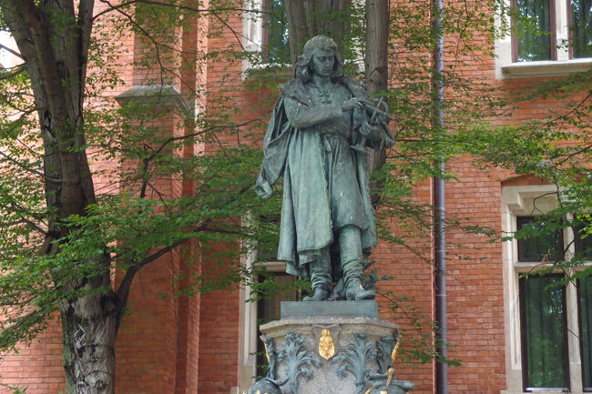 コペルニクス像です<br />ヤギェウォ大学で学んだそうです