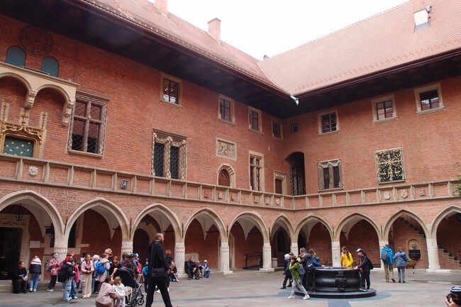 コレギウム・マイウスです<br />仕掛け時計のある大学校舎です