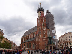 聖マリア教会です
塔の上から1時間ごとにラッパが吹かれていました