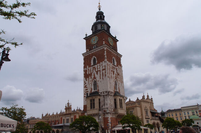 旧市庁舎の塔です<br />旧市街の中央広場にあります