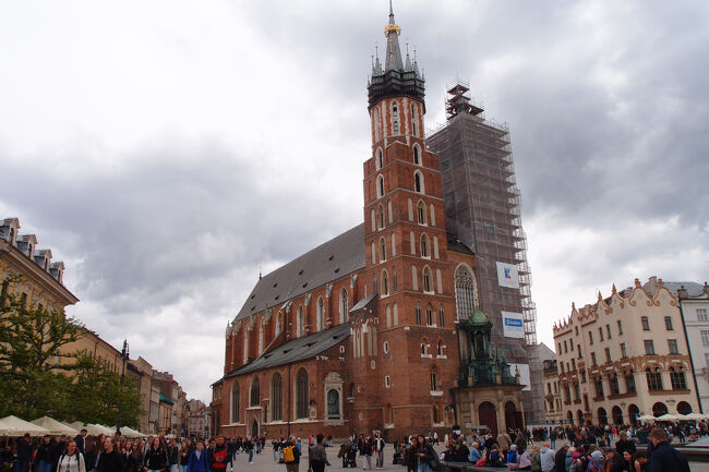 聖マリア教会です<br />塔の上から1時間ごとにラッパが吹かれていました