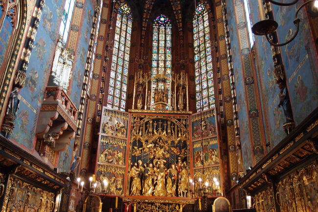 聖マリア教会の内部です