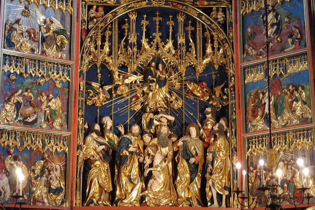 ファイト・シュトース作の祭壇画です<br />聖母マリアの被昇天です