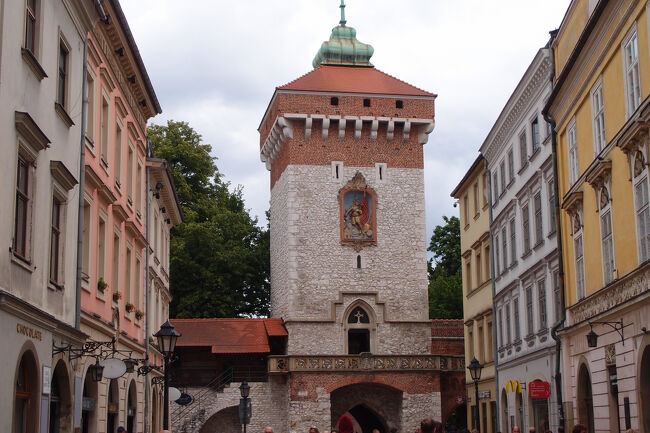 フロリアンスカ門です<br />旧市街を囲んでいた城壁の門です