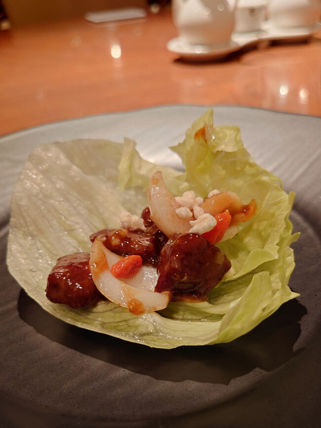 牛ひれ肉とゆり根の炒め物。<br /><br />どれも分量少な目なので、シニアでも大丈夫。