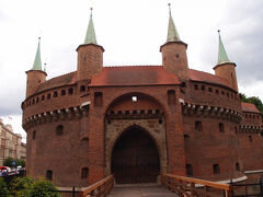 バルバカンです
円形の砦です

これでクラクフ1日目の観光は終了です