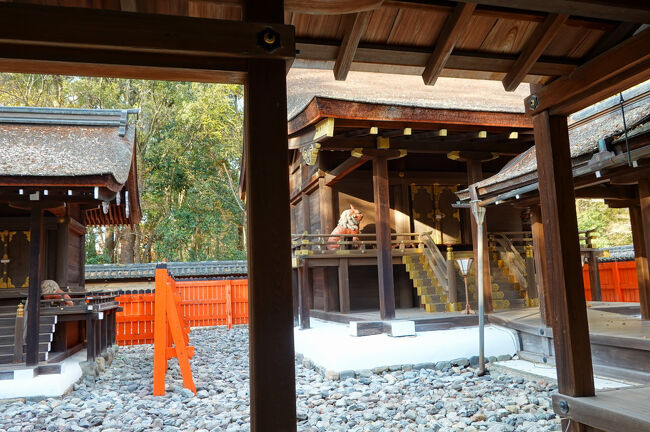 幣殿から本殿をのぞいてみました。