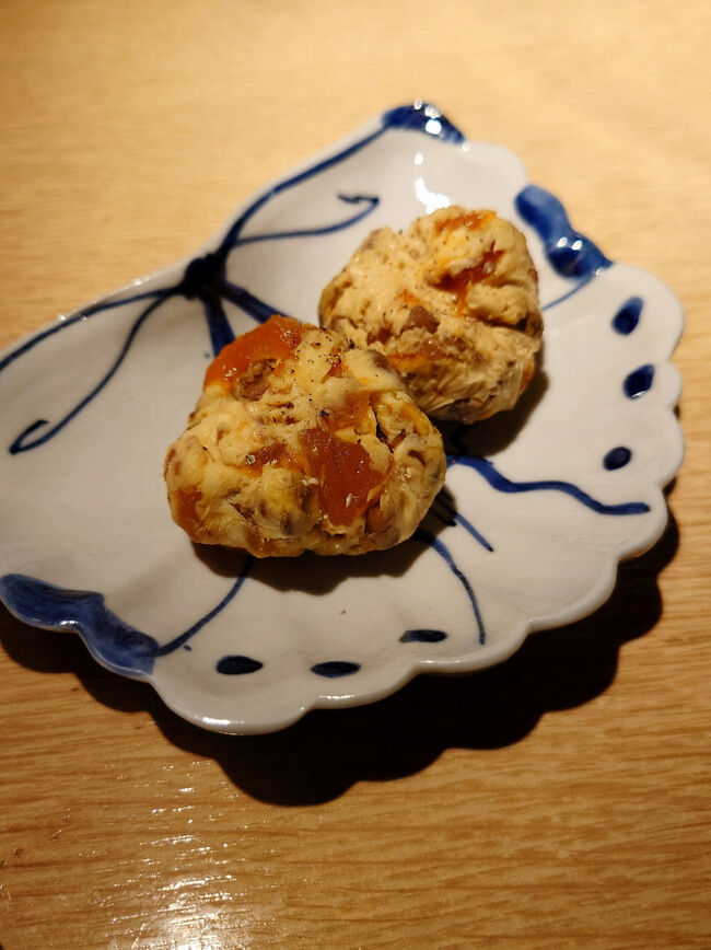 いつも頼んでしまう、クルミと干し柿のクリームチーズ和え。<br /><br />甘味と塩味が一緒になって、いいバランス。