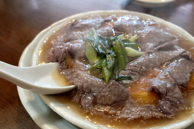 牛肉のトマト炒め。蕃茄蒸牛肉。<br /><br />牛肉の質がいいのでとってもおいしい。そしてトマトの酸味が何とも言えずいい感じ。