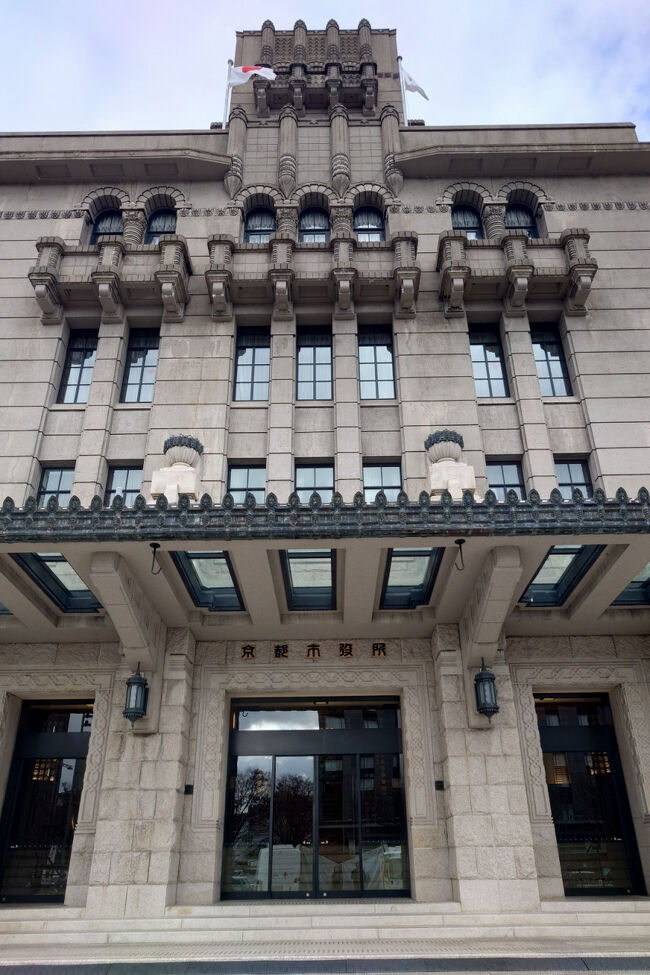 翌日です。工事が終わった京都市役所をのぞいてみました。