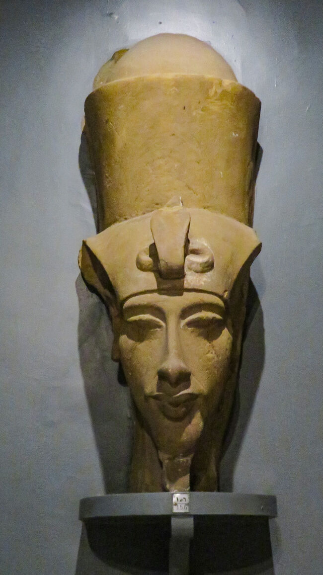 アメンホテプ４世の頭像。