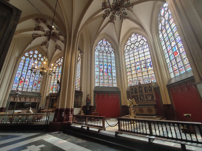 ステンドグラスも立派でした