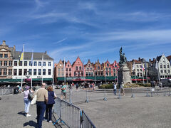 ヤン ブレイデルとピーター デ コーニンクの像