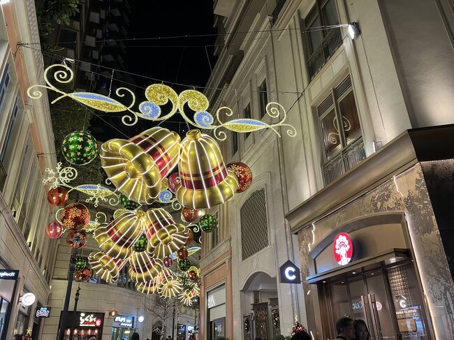 利東街でイルミネーション見たりして、またトコトコとトラムで西に帰ります。全然お腹すかないけど、保険で昨日の豆花買っておこうかな。