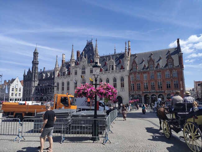 その反対側には州庁舎