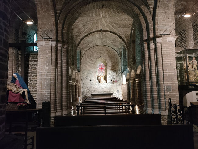 やや暗い雰囲気