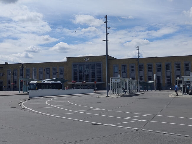 ブルージュ駅まで戻ってきました