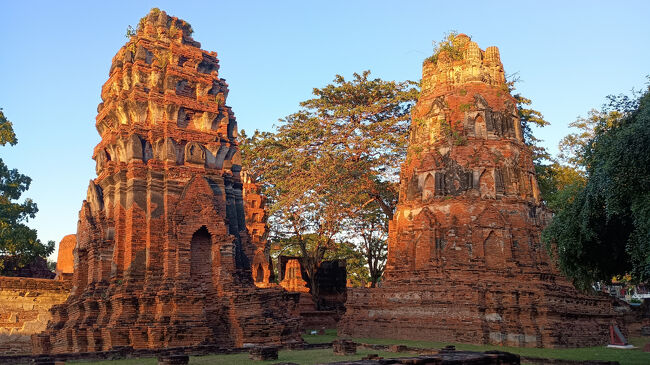 だんだんと日が暮れ黄金に輝いていた当時の雰囲気が感じられます。