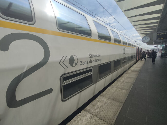 この電車でブリュッセル中央駅に帰ります